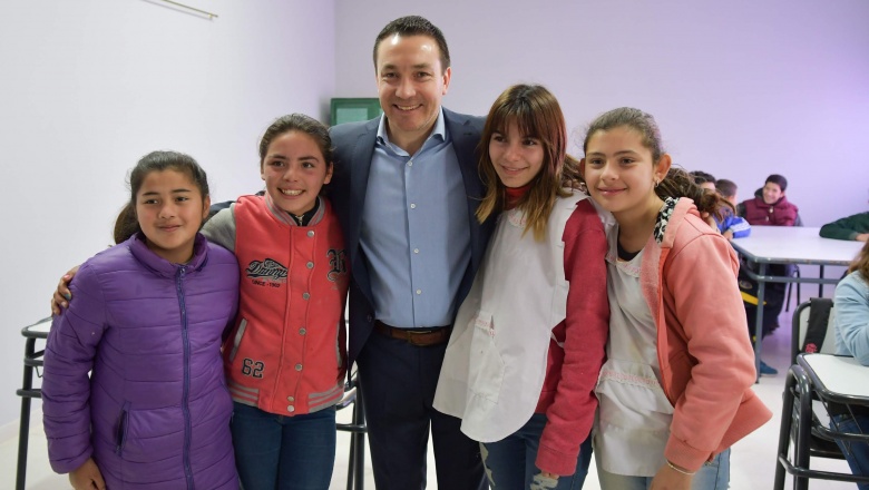 Watson y la comunidad educativa inauguraron dos aulas en la Primaria Nº 44