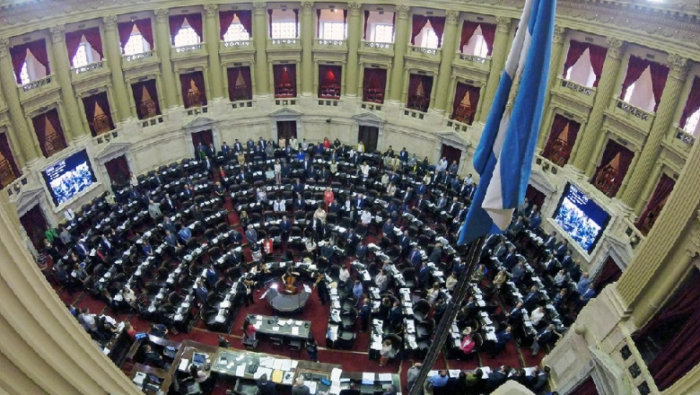 El Gobierno congeló los sueldos de los funcionarios políticos
