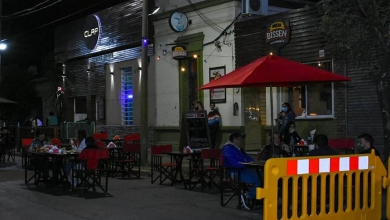 Evalúan que bares y restaurantes puedan cerrar a las 2 de la madrugada