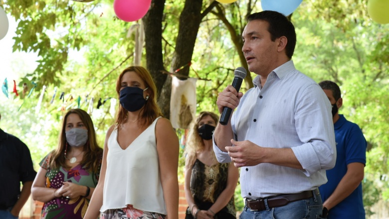 Watson junto a la ministra Malec por los derechos en la niñez