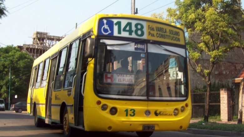 Transporte público, con ventanillas abiertas