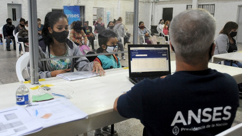 El Presidente anunció una ayuda de 15 mil pesos a beneficiarios de asignaciones