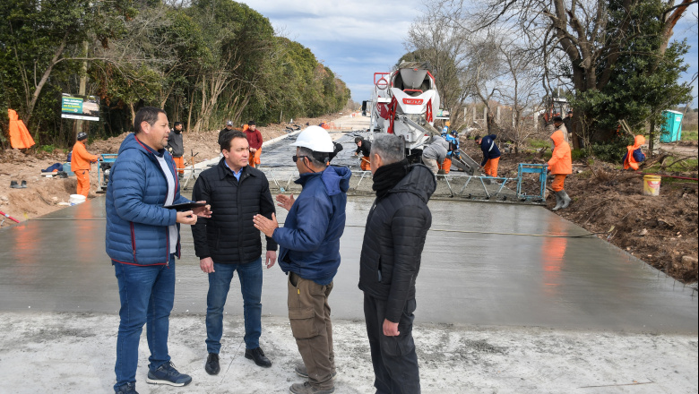 Watson supervisó la repavimentación y ampliación de la calle Cariboni