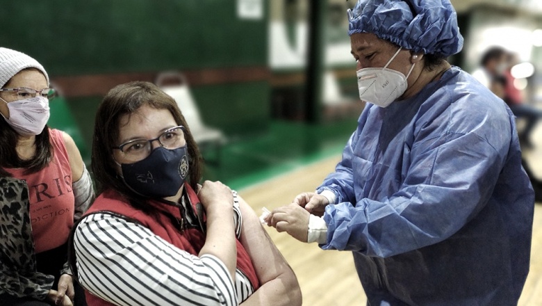 Segunda dosis libre en la provincia de Buenos Aires para mayores de 50 años, embarazadas e inmunodeprimidos