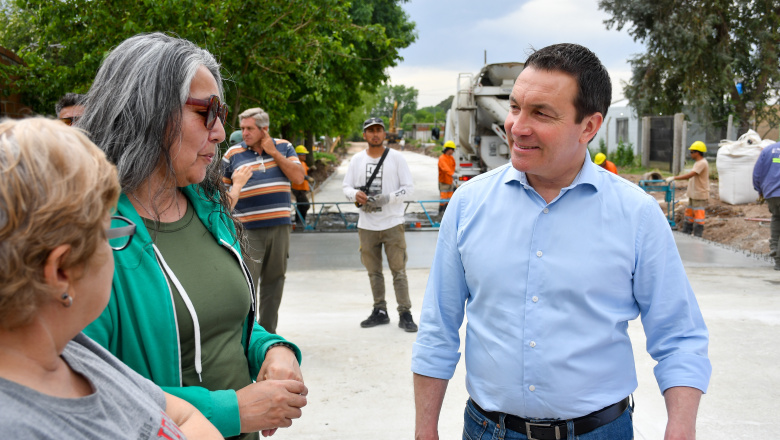 Andrés Watson verificó el avance de nuevos asfaltos en La Capilla