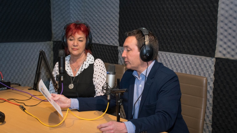 La comunidad del Instituto “María Elena Walsh” presentó la radio “Juan Alberto Badía”