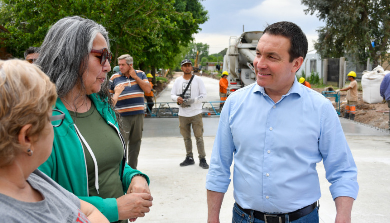 Andrés Watson verificó el avance de nuevos asfaltos en La Capilla