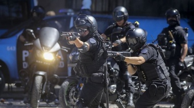 Gatillo fácil: fuerzas federales, autorizadas a disparar antes de dar la voz de alto