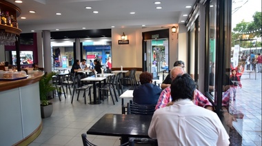 Los Angelitos, el regreso del tradicional bar frente a la estación