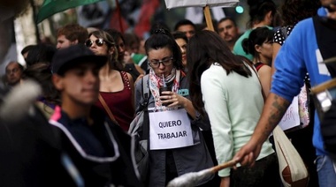 Casi la mitad de los argentinos tiene miedo a perder el trabajo