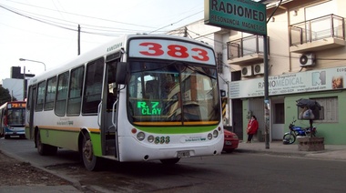 Parto en la línea 383: una mujer dio a luz arriba del colectivo