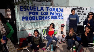 Piden que se terminen las obras en la Escuela Primaria 42 en Varela