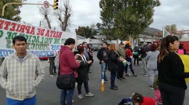 Comerciantes de la Feria Senzabello reclaman para mantener sus puestos