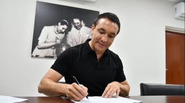 Andrés Watson firmó la aceptación a la candidatura como Intendente Municipal