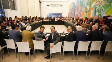 Kicillof, en Varela: "La crisis sanitaria es grave" 