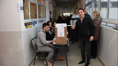 Votó el precandidato a intendente Andrés Watson