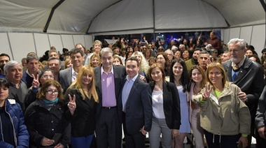 Gran recibimiento a Víctor Hugo Morales en Florencio Varela