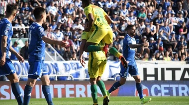 Defensa aguantó y venció a Velez en Liniers