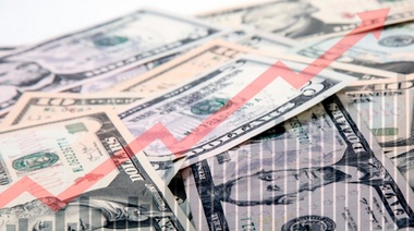 El dólar se disparó $1,70 y cerró a 65 pesos