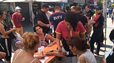 Largas colas de jubilados en los bancos de Florencio Varela por el cobro del bono