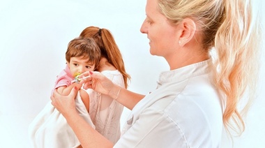 Nuevas recomendaciones de vacunación durante el verano para controlar el brote de sarampión en curso