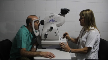 El Centro de Salud Villa Vatteone cuenta con un retinógrafo y desfibrilador 