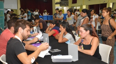 Continúa la entrega de Tarjetas AlimentAR en Florencio Varela