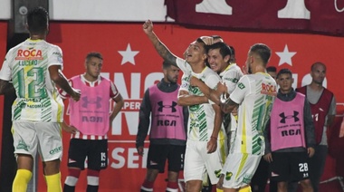 Defensa ganó 2-1 a Estudiantes en La Plata