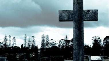 Tareas de desinfección en el cementerio 