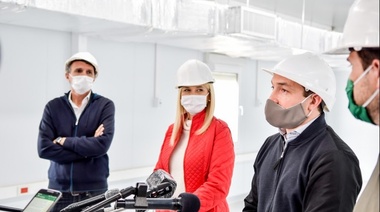 Watson recorrió las obras del hospital modular con Magario y Katopodis