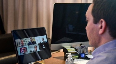 Watson junto a empresarios que se radicaron en Varela