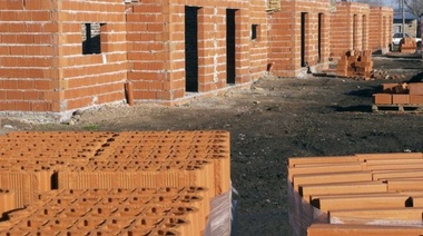 Watson acuerda trabajo conjunto con equipos de Urbanismo y Suelo de la Nación