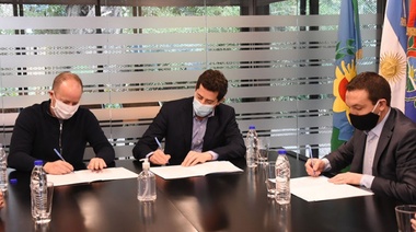 Watson, Insaurralde y de Pedro firman convenio de respaldo económico