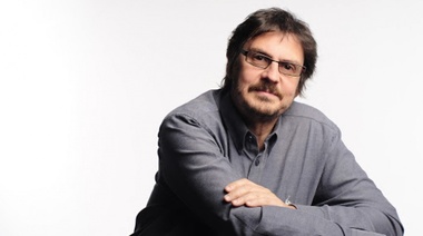 Felipe Pigna comienza su segmento en Radio Municipal junto a estudiantes varelenses