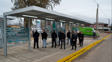 Watson inauguró un Punto Seguro y verificó el funcionamiento del cajero móvil en Ingeniero Allan