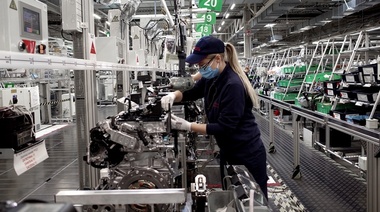 El Gobierno prorrogó por 60 días la prohibición de despedir trabajadores sin justa causa