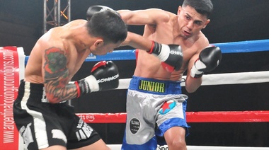 Junior Zárate regresó al ring con un nuevo triunfo sobre Abel Silva