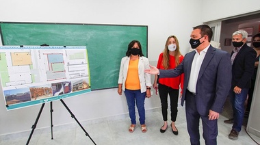 Andrés Watson y Agustina Vila inauguraron dos aulas en la EEP Nº50