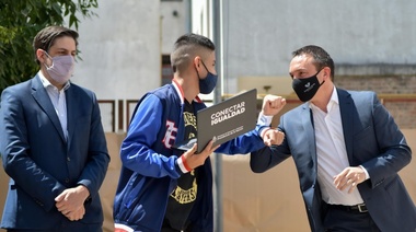 Ingeniero Allan: Entregaron Netbooks a estudiantes de la Escuela Técnica N° 3