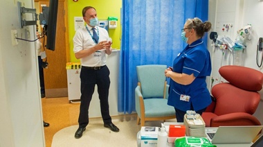 Comenzó la vacunación masiva contra el coronavirus en Reino Unido