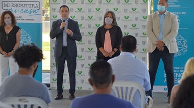 Familias varelenses suscribieron la escritura de su hogar