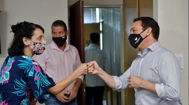 Watson junto a representantes de librerías