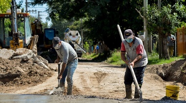 Avanza la reconstrucción de pavimento en la calle Islas Orcadas