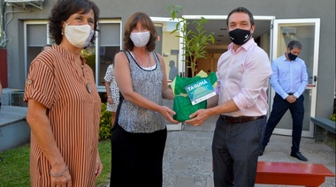 Reconocimiento a mujeres emprendedoras: el intendente Watson visitó el instituto “Craft”