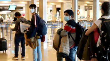 Por nuevas cepas, suspenden desde el sábado los vuelos de Brasil, Chile y México