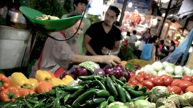 La nueva canasta básica llegará a comercios barriales y se extenderá a otros rubros