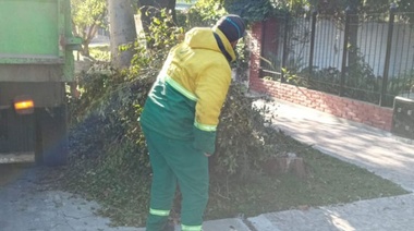 Trabajos de limpieza en barrios de Varela