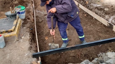 Se colocan adoquines históricos en plazoleta de la Av. San Martín