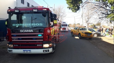 Bomberos controlaron incendio en la Escuela Media Nª 3 de Villa Mónica