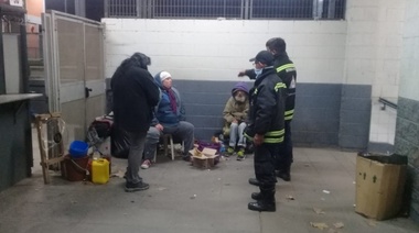 Asisten a personas en situación de calle